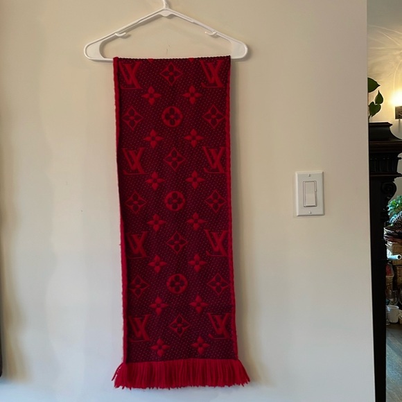๐๏ธHOST PICK๐๏ธStunning Louis Vuitton winter scarf - Picture 7 of 8